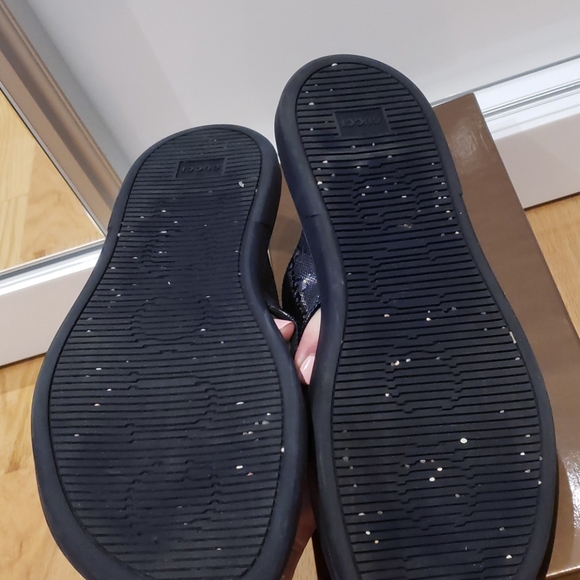 Mens Gucci rubber slides size 10 - Picture 5 of 6